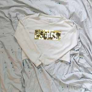 a medium size long sleeve crop top